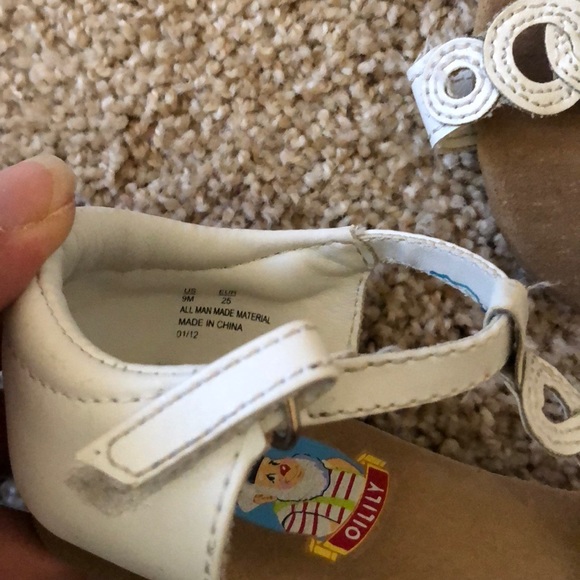 White sandals by Oilily with velcro strap closure - Picture 3 of 4